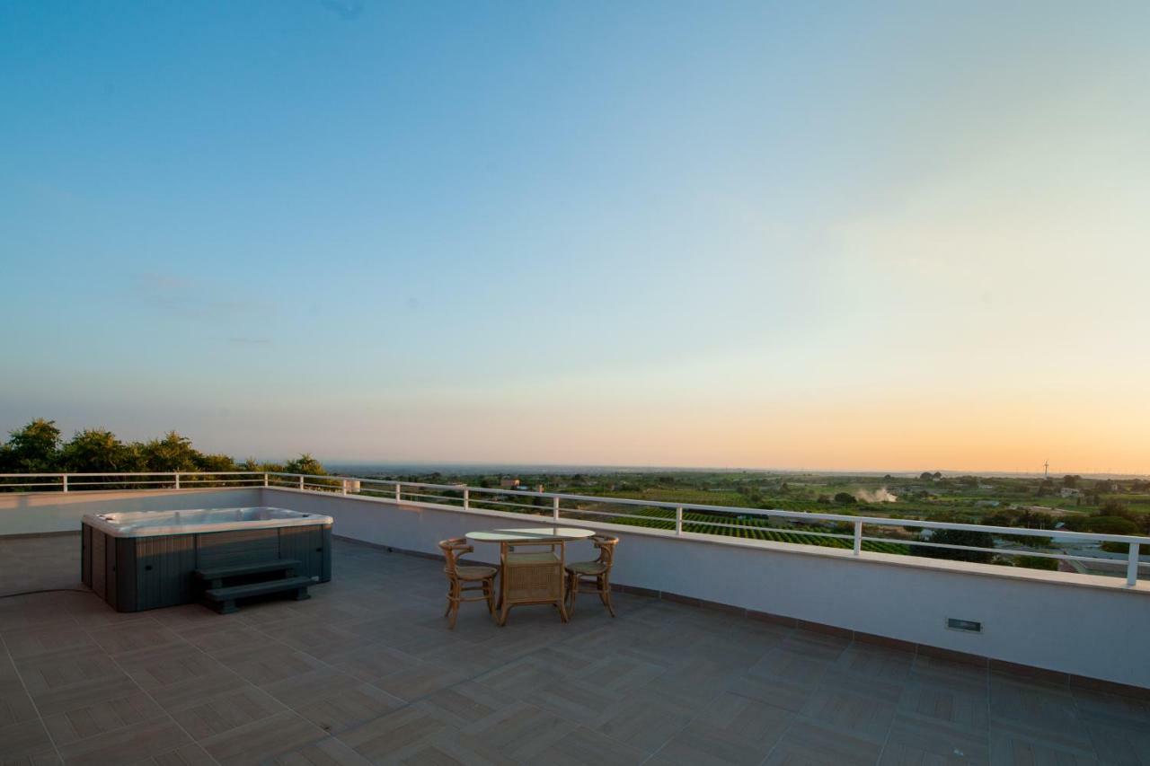 La Terrazza Di Harmakhis Hotel Partanna Exterior photo